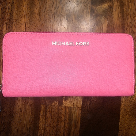 Michael Kors Jet Set Travel Wallet - Picture 1 of 2
